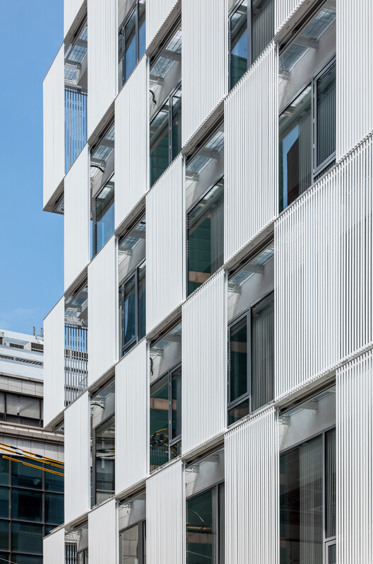 Metal Curtain Building / Hyunjoon Yoo + Partners Metal Curtain Building / Hyunjoon Yoo + Partners - Exterior Photography, Glass