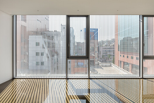 Metal Curtain Building / Hyunjoon Yoo + Partners Metal Curtain Building / Hyunjoon Yoo + Partners - Image 12 of 23