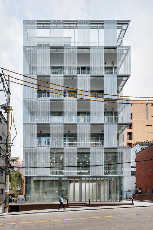 Metal Curtain Building / Hyunjoon Yoo + Partners Metal Curtain Building / Hyunjoon Yoo + Partners - Exterior Photography