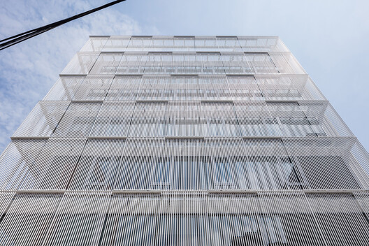 Metal Curtain Building / Hyunjoon Yoo + Partners Metal Curtain Building / Hyunjoon Yoo + Partners - Exterior Photography, Glass