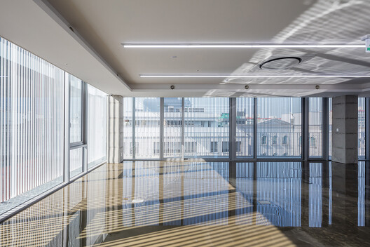 Metal Curtain Building / Hyunjoon Yoo + Partners Metal Curtain Building / Hyunjoon Yoo + Partners - Image 13 of 23