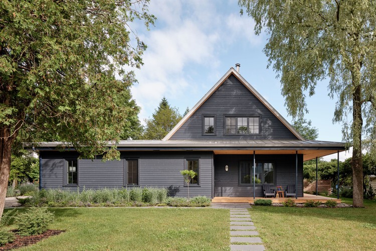Knowlton Prairie / L. McComber  - Exterior Photography, Houses, Garden, Door