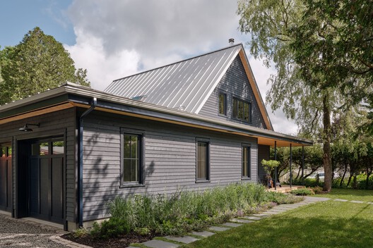 Knowlton Prairie / L. McComber Knowlton Prairie / L. McComber - Exterior Photography, Wood, Door