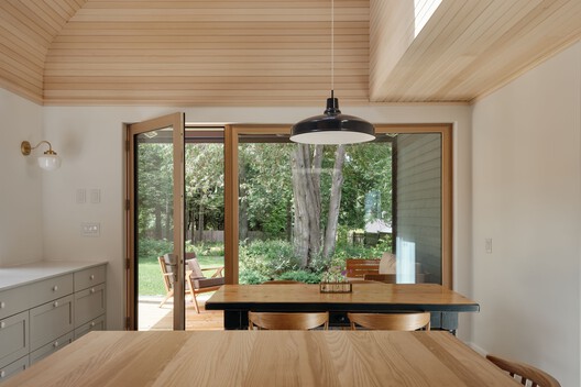 Knowlton Prairie / L. McComber Knowlton Prairie / L. McComber - Interior Photography, Wood, Table, Glass, Countertop