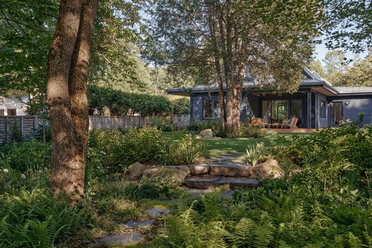 Knowlton Prairie / L. McComber Knowlton Prairie / L. McComber - Exterior Photography, Garden