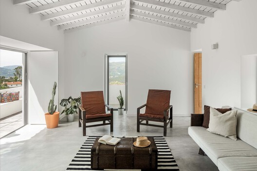 Abadim House / Paulo Moreira Architectures Abadim House / Paulo Moreira Architectures - Interior Photography, Living Room, Wood, Chair, Table