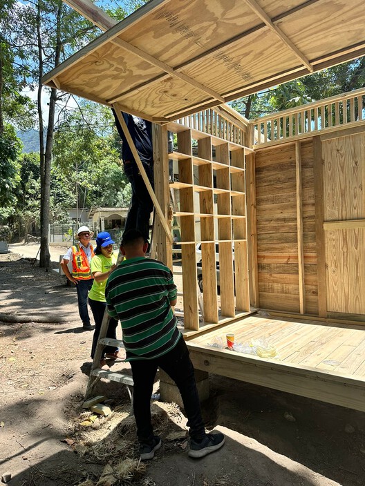 Armenta Resurge: Community Architecture by the River in Honduras Armenta Resurge: Community Architecture by the River in Honduras - Image 10 of 16
