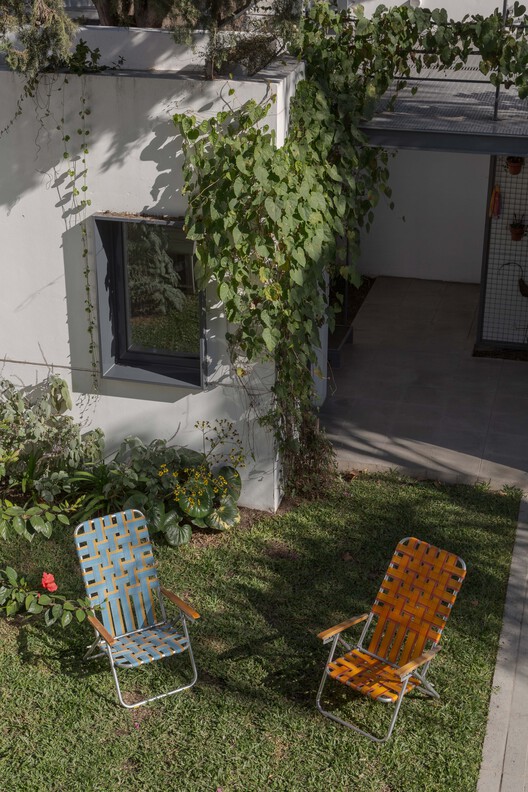 ARCS Nuñez Extension / Izar estudio ARCS Nuñez Extension / Izar estudio - Exterior Photography, Chair, Garden, Courtyard, Patio