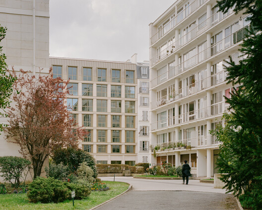 Rue de l'Eglise - Office Building Transformation / Vincent Lavergne Architecture Urbanisme + COVE Architectes Rue de l'Eglise - Office Building Transformation / Vincent Lavergne Architecture Urbanisme + COVE Architectes - Image 2 of 14