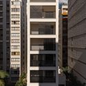 Edifício ITA173  / KSAA + Alan Chu + Felipe SS Rodrigues + Mariana Tassinari + Flávia Tiraboschi - Fotografia de Exterior, Apartamentos, Balcão, Urbano