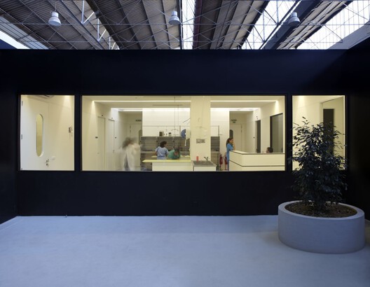 Animal Care: 8 Veterinary Hospitals Redefining Architecture for Health and Emotion Animal Care: 8 Veterinary Hospitals Redefining Architecture for Health and Emotion - Image 21 of 23