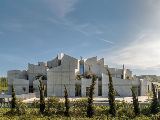 Animal Care: 8 Veterinary Hospitals Redefining Architecture for Health and Emotion Animal Care: 8 Veterinary Hospitals Redefining Architecture for Health and Emotion - Image 3 of 23