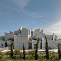 Animal Care: 8 Veterinary Hospitals Redefining Architecture for Health and Emotion - Image 2 of 4
