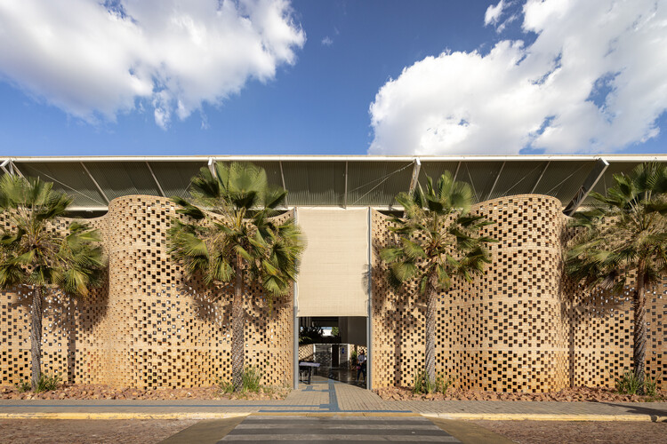 Animal Care: 8 Veterinary Hospitals Redefining Architecture for Health and Emotion - More Images