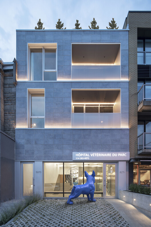 Animal Care: 8 Veterinary Hospitals Redefining Architecture for Health and Emotion Animal Care: 8 Veterinary Hospitals Redefining Architecture for Health and Emotion - Image 4 of 23
