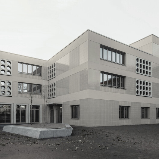 Lew-Tolstoi-School / AFF architekten - Exterior Photography