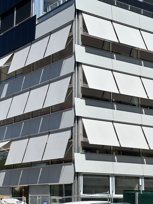 Mosso / Nomos - Exterior Photography, Glass