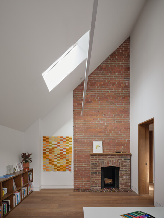 Montague House / Studio of Contemporary Architecture (SOCA) Montague House / Studio of Contemporary Architecture (SOCA) - Interior Photography, Wood, Brick