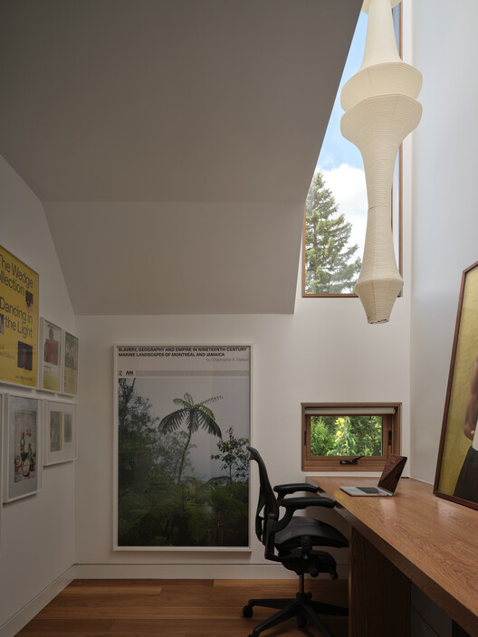 Montague House / Studio of Contemporary Architecture (SOCA) Montague House / Studio of Contemporary Architecture (SOCA) - Interior Photography, Wood, Lighting, Chair