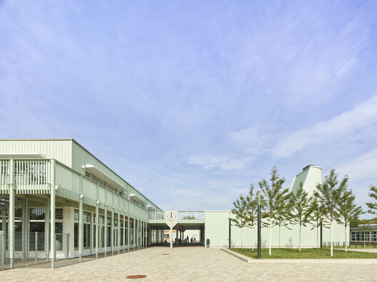 Primary School Franklin / LRO GmbH & Co. KG Freie Architekten BDA Primary School Franklin / LRO GmbH & Co. KG Freie Architekten BDA - Image 1 of 14