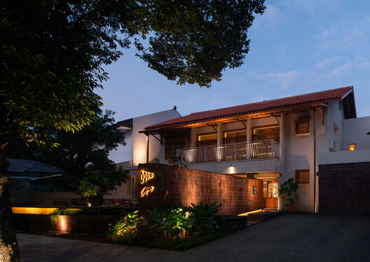 Houm Yoga / Dhanie & Sal - Exterior Photography, Balcony, Courtyard