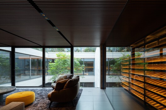 Eternity House / APOLLO Architects & Associates - Interior Photography, Living Room, Wood, Lighting, Glass
