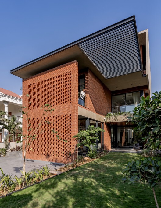The Brick Veil House / VPA Architects The Brick Veil House / VPA Architects - Exterior Photography, Courtyard, Balcony