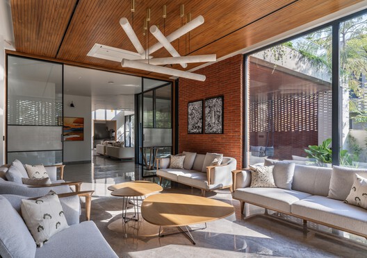 The Brick Veil House / VPA Architects The Brick Veil House / VPA Architects - Interior Photography, Living Room, Wood, Table, Chair, Sofa