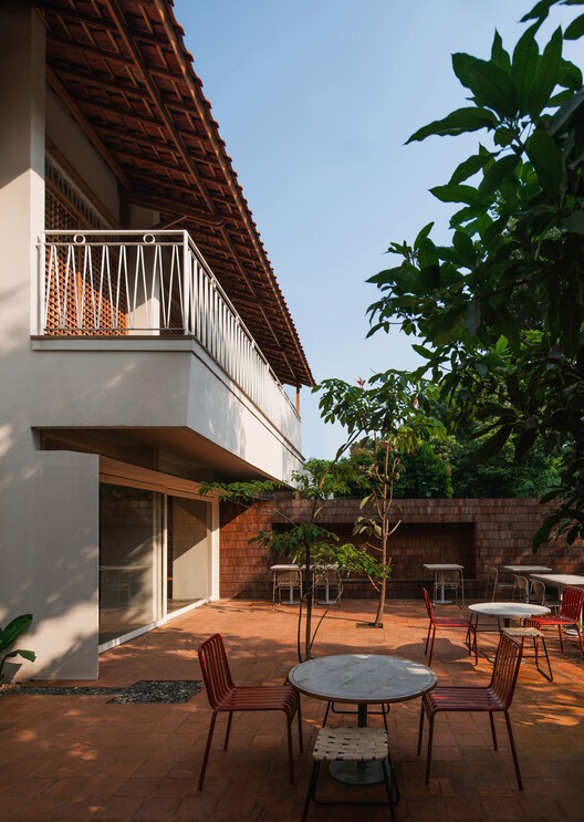 Houm Yoga / Dhanie & Sal - Exterior Photography, Balcony