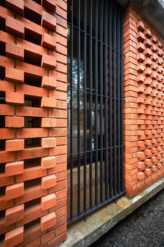The House Veiled In Brick / LIJO.RENY.architects - Image 25 of 29