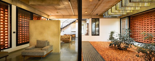 The House Veiled In Brick / LIJO.RENY.architects - Image 10 of 29