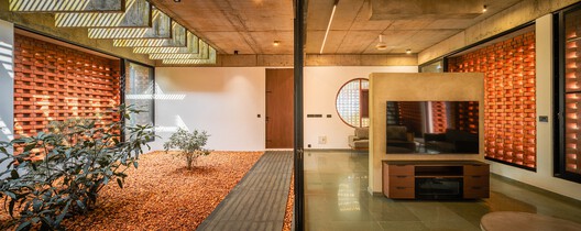 The House Veiled In Brick / LIJO.RENY.architects - Interior Photography, Wood, Lighting
