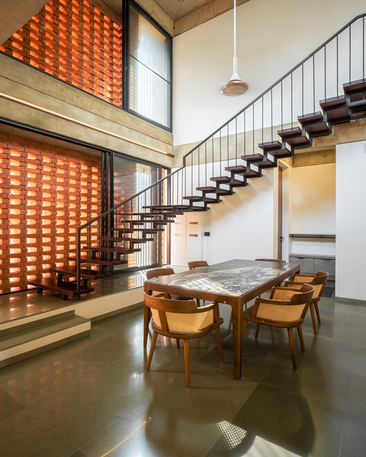 The House Veiled In Brick / LIJO.RENY.architects - Interior Photography, Dining room, Wood, Beam