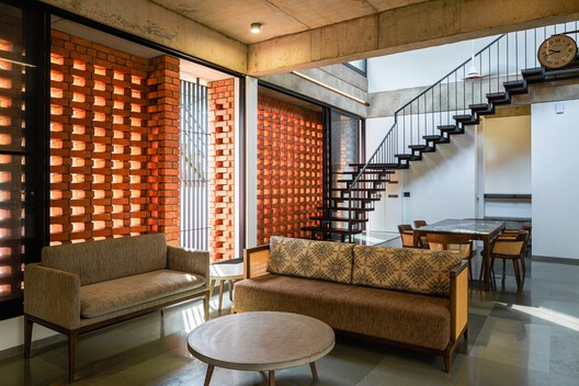 The House Veiled In Brick / LIJO.RENY.architects - Interior Photography, Living Room, Wood