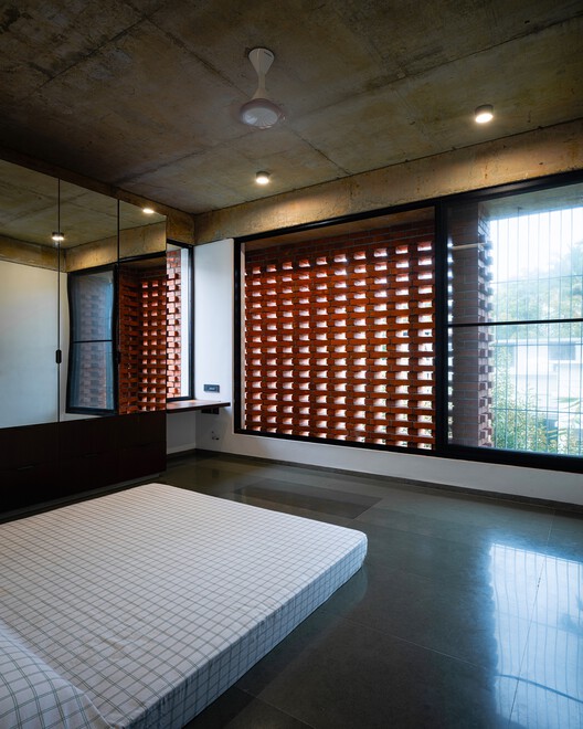 The House Veiled In Brick / LIJO.RENY.architects - Interior Photography, Bedroom