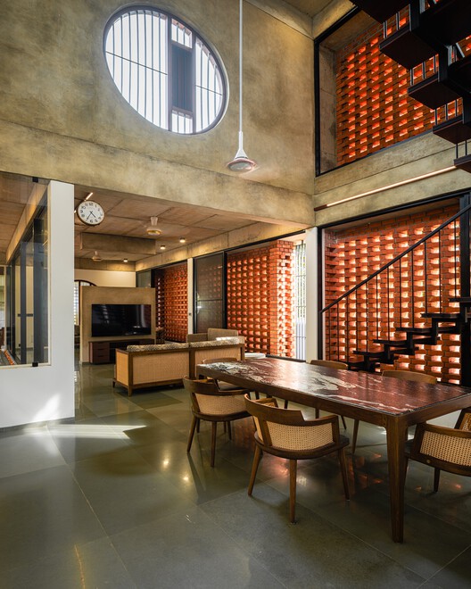 The House Veiled In Brick / LIJO.RENY.architects - Interior Photography, Dining room