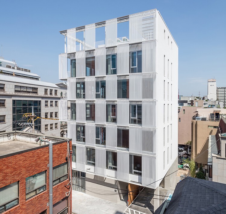 Metal Curtain Building / Hyunjoon Yoo + Partners - Exterior Photography, Offices, Balcony