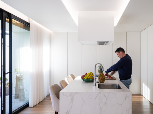 Delães House / ARE ARCHITECTS STUDIO - Interior Photography, Kitchen, Countertop, Lighting, Chair