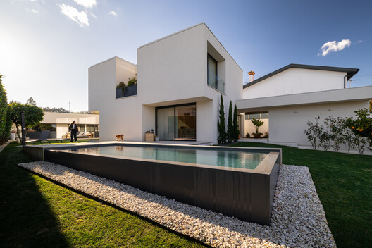 Delães House / ARE ARCHITECTS STUDIO - Exterior Photography, Facade, Garden, Concrete, Courtyard, Balcony