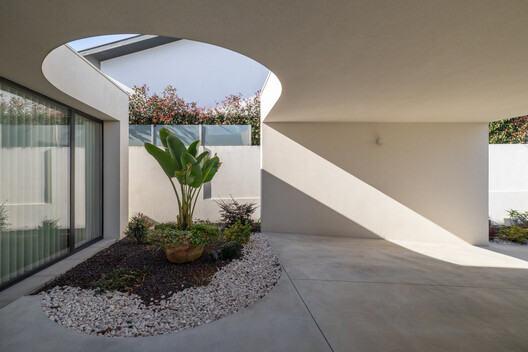 Delães House / ARE ARCHITECTS STUDIO - Interior Photography, Concrete, Garden