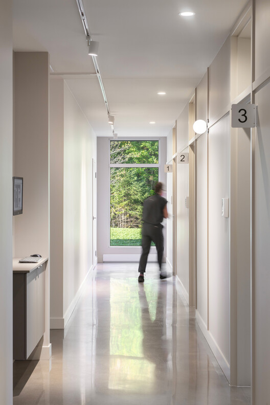 Des Cimes Dental Clinic / CARTA. Architecte + Designer - Interior Photography, Lighting, Glass, Door