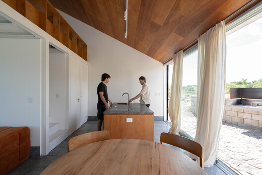 Refugio Shido / 3164.estudio - Fotografía interior, Cocina, Madera, Sillas