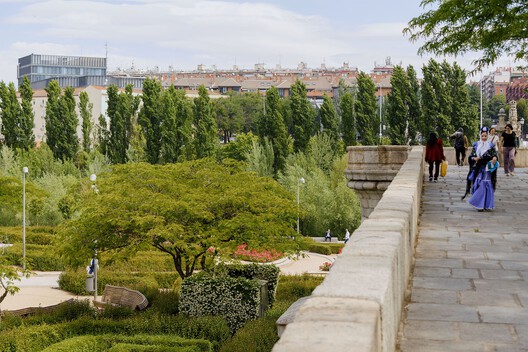 Parque Madrid Río / Burgos & Garrido arquitectos - Fotografía exterior, Jardín