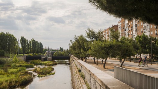 Parque Madrid Río / Burgos & Garrido arquitectos - Fotografía exterior, Borde costero