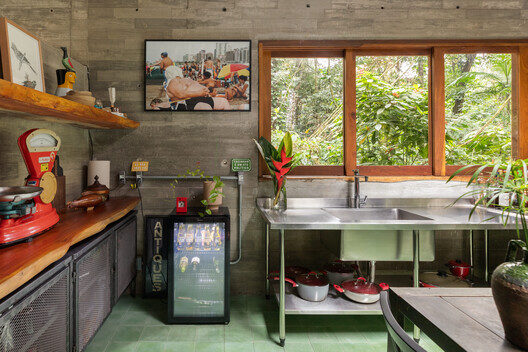 Vão House / Studio Carlito e Renata Pascucci Vão House / Studio Carlito e Renata Pascucci - Interior Photography, Kitchen, Wood, Lighting, Countertop, Chair