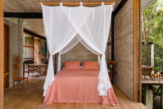 Vão House / Studio Carlito e Renata Pascucci Vão House / Studio Carlito e Renata Pascucci - Interior Photography, Bedroom, Wood, Chair