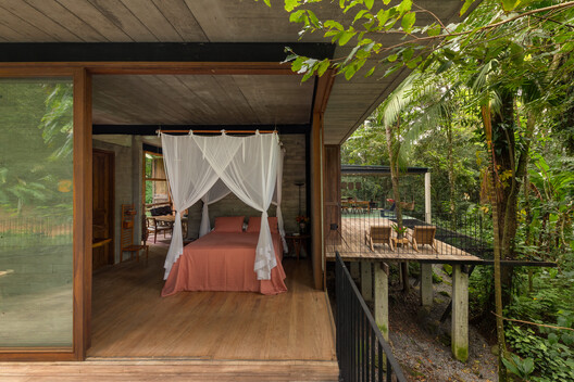 Vão House / Studio Carlito e Renata Pascucci Vão House / Studio Carlito e Renata Pascucci - Interior Photography, Bedroom, Wood, Forest, Deck