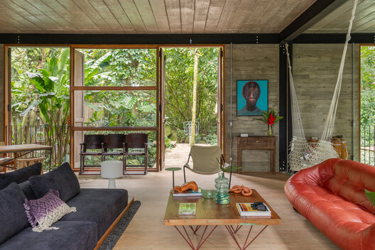 Vão House / Studio Carlito e Renata Pascucci Vão House / Studio Carlito e Renata Pascucci - Interior Photography, Living Room, Wood, Chair