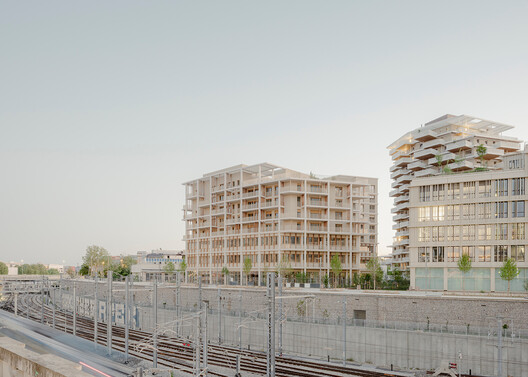 Nanterre Housing / AQMA