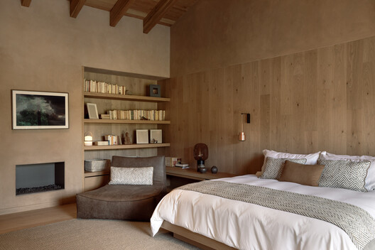 CP Rancho / Weber Arquitectos - Interior Photography, Bedroom, Bed, Wood, Lighting